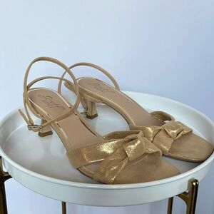 NWT Jewel Badgley Mischka Valerie Open Toe Kitten Heels Gold Size 9
